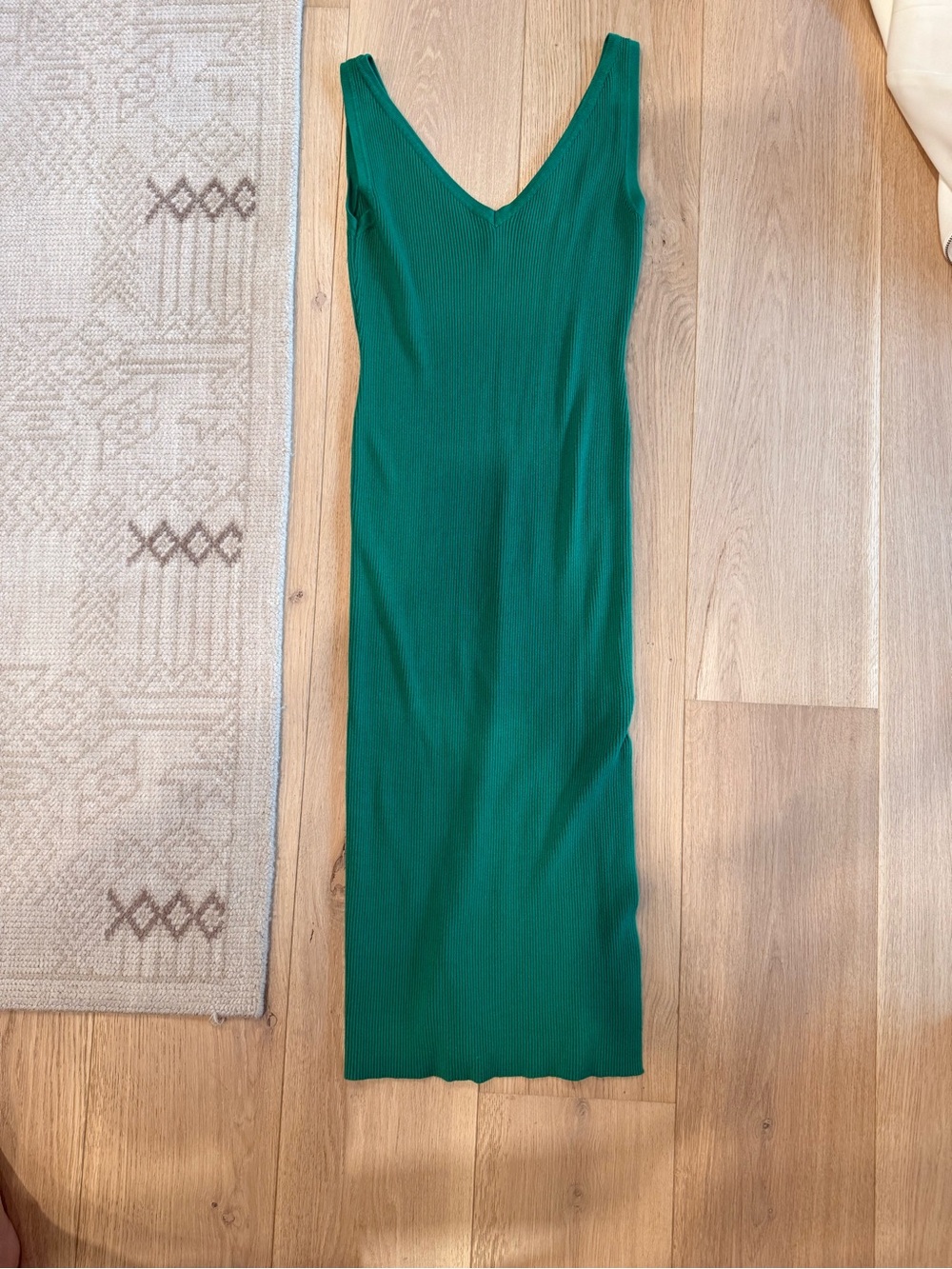 House of Harlow 1960 Emerald Green Ribbed V-Neck Midi Dress